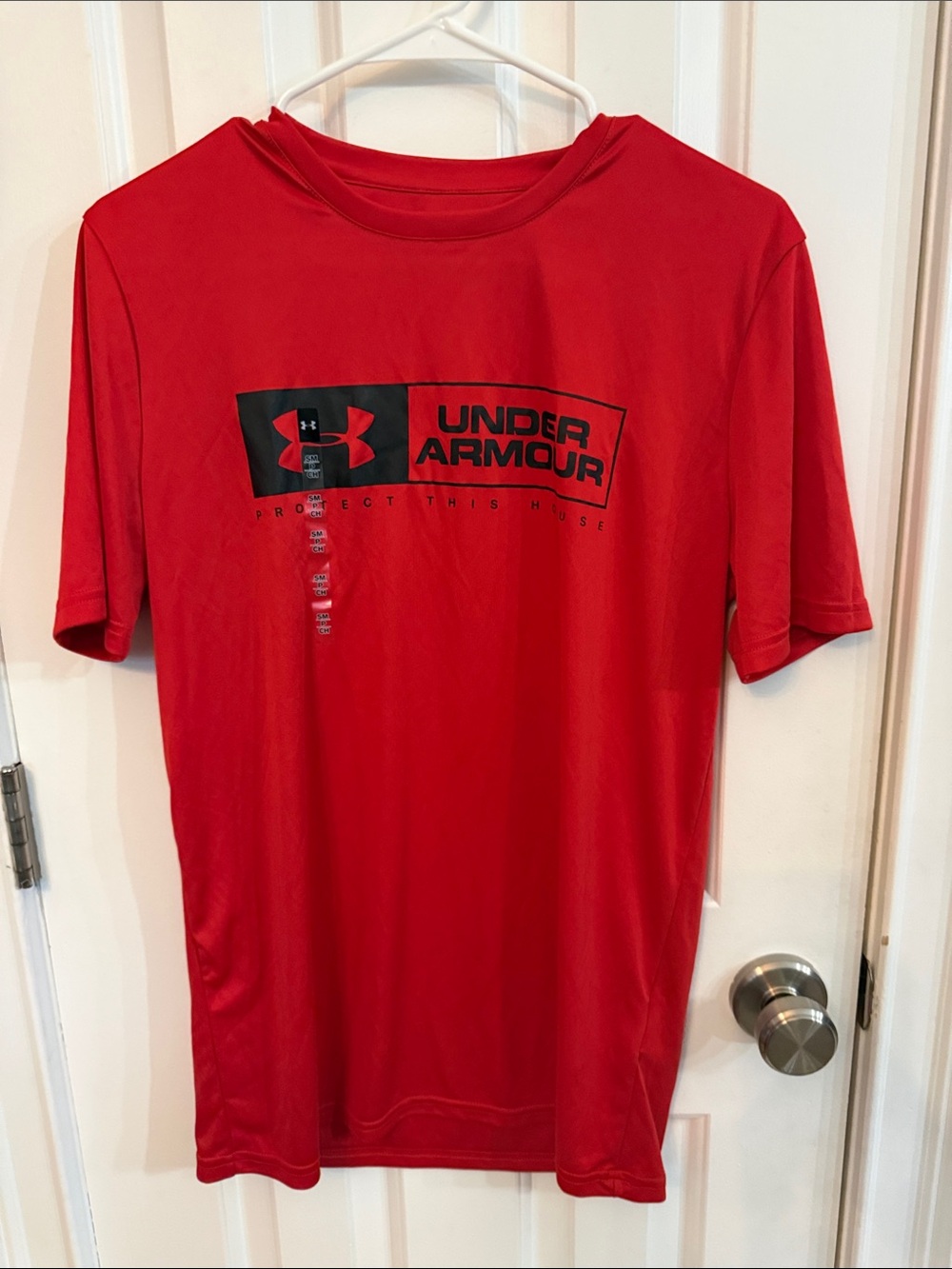 NWT Under Armour Red Short-Sleeve Logo Performance Tee. Loose Coupe